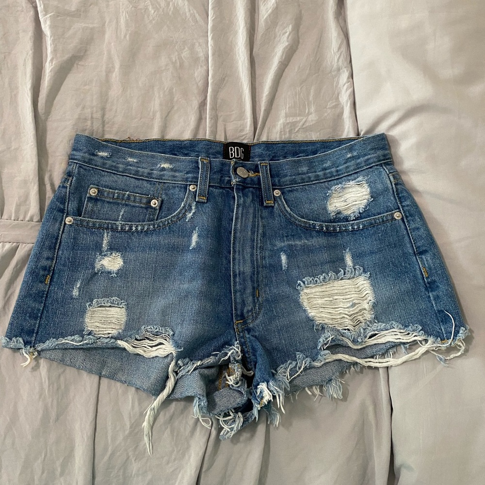 URBAN OUTFITTERS BDG ESSENTIAL MIDRISE DENIM SHORT
